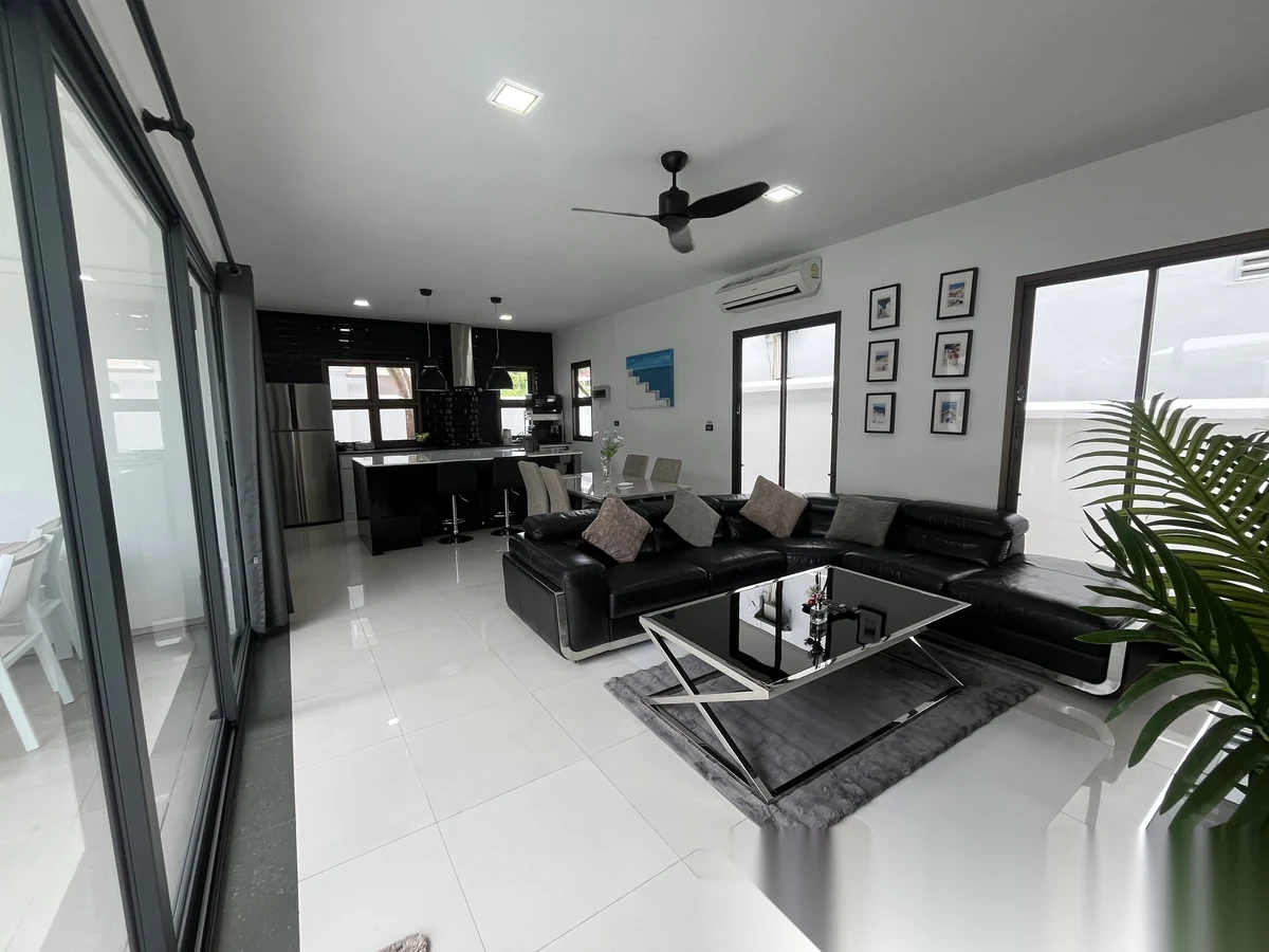 2 Bedroom Villa for rent at Villa Rawai Saiyuan 2bedroom 2 bathroom with pool complex · Rawai · Pool View — photo 9