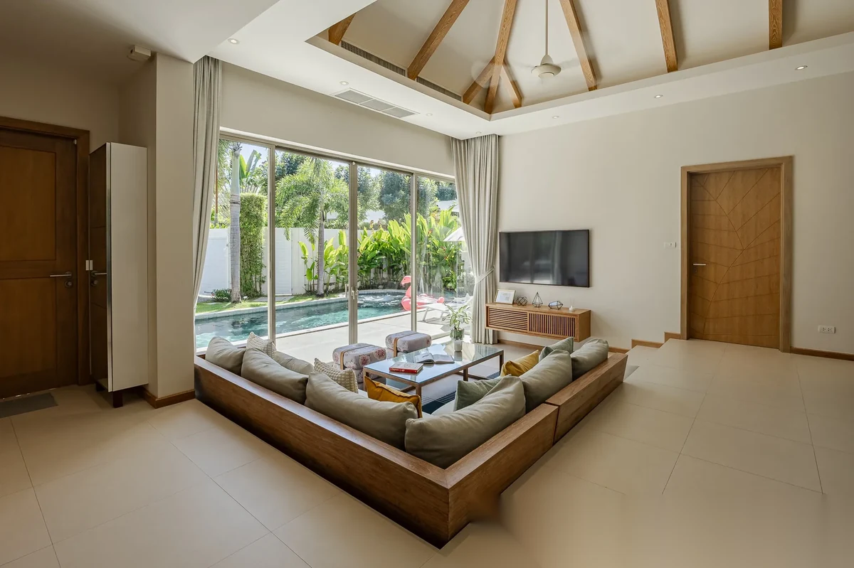 Вилла 3BR в комплексе Trichada Tropical · Чернг Тале / Bang Tao · Вид на бассейн — фото 2