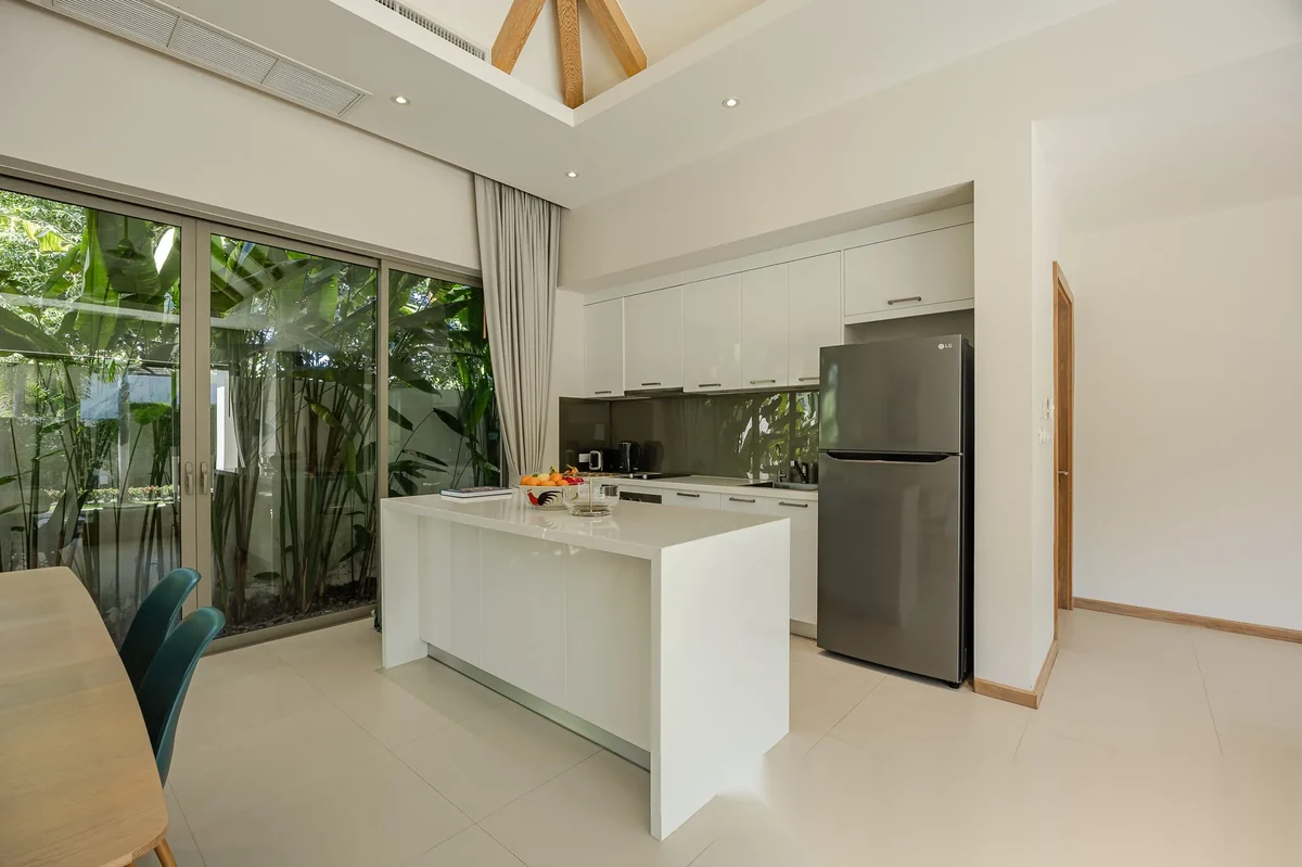 Вилла 3BR в комплексе Trichada Tropical · Чернг Тале / Bang Tao · Вид на бассейн — фото 7