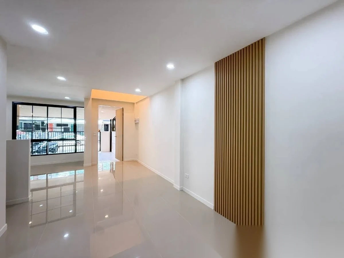 3 Bedroom Townhouse for sale at Chao Fah Garden Home 3 complex · Ko Kaeo — photo 3