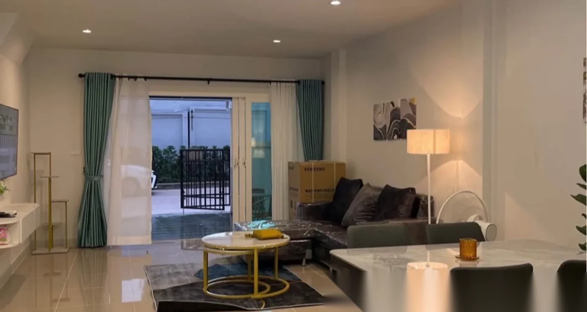 Таунхаус 3BR в комплексе Supalai Palm Spring Banpon Phuket · Си Сунтон