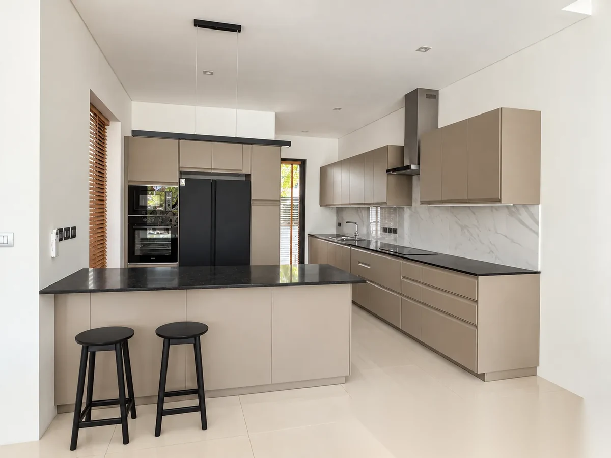 Вилла 4BR в комплексе The Eva · Раваи · Частичный вид на море — фото 3