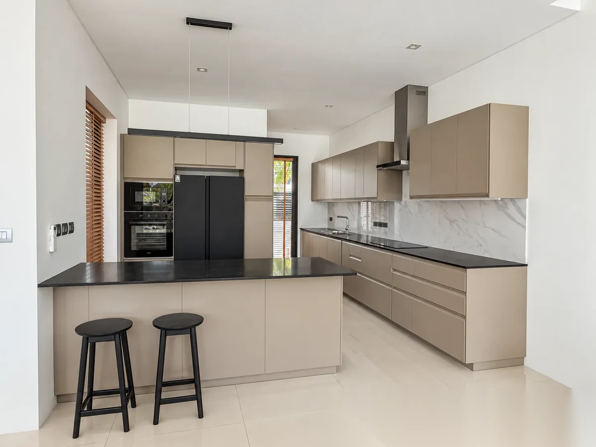 Вилла 4BR в комплексе The Eva · Раваи · Частичный вид на море — фото 4