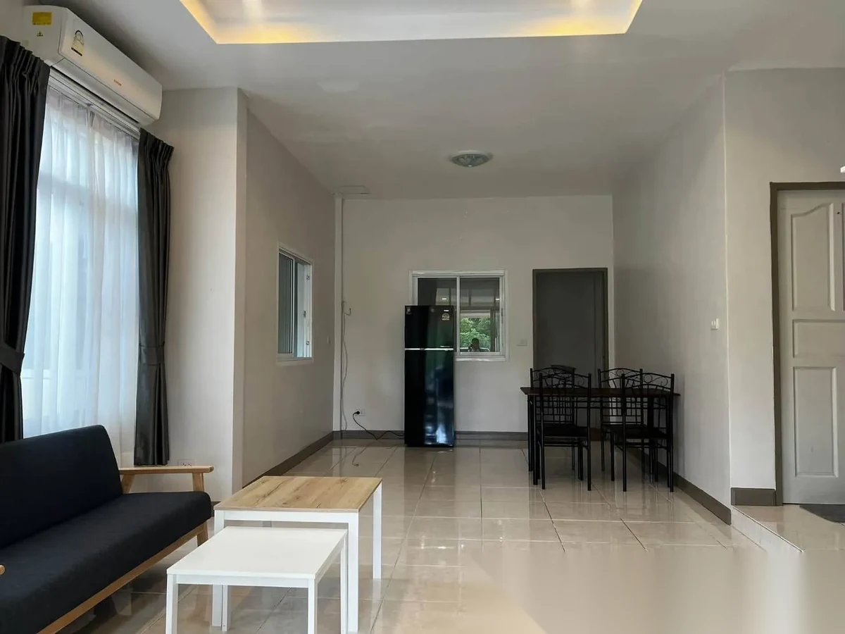 2 Bedroom House for rent at 2 Bedroom Pet-Friendly Detached House with Private Garden fo complex · Si Sunthon · Garden View — photo 8