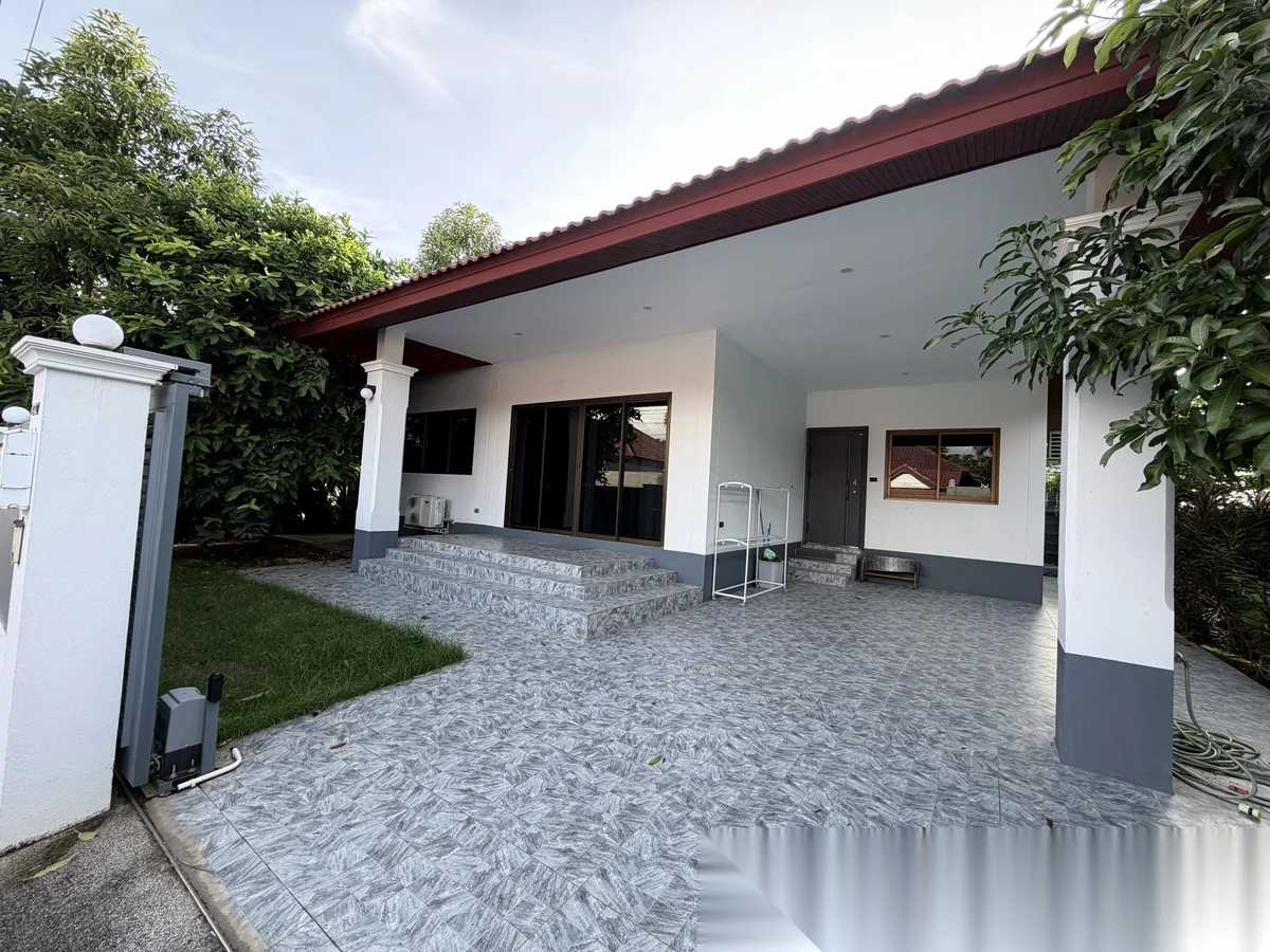 3 Bedroom Townhouse for rent at New House Within Walking Distance of Blue Tree complex · Choeng Thale · Garden View — photo 2