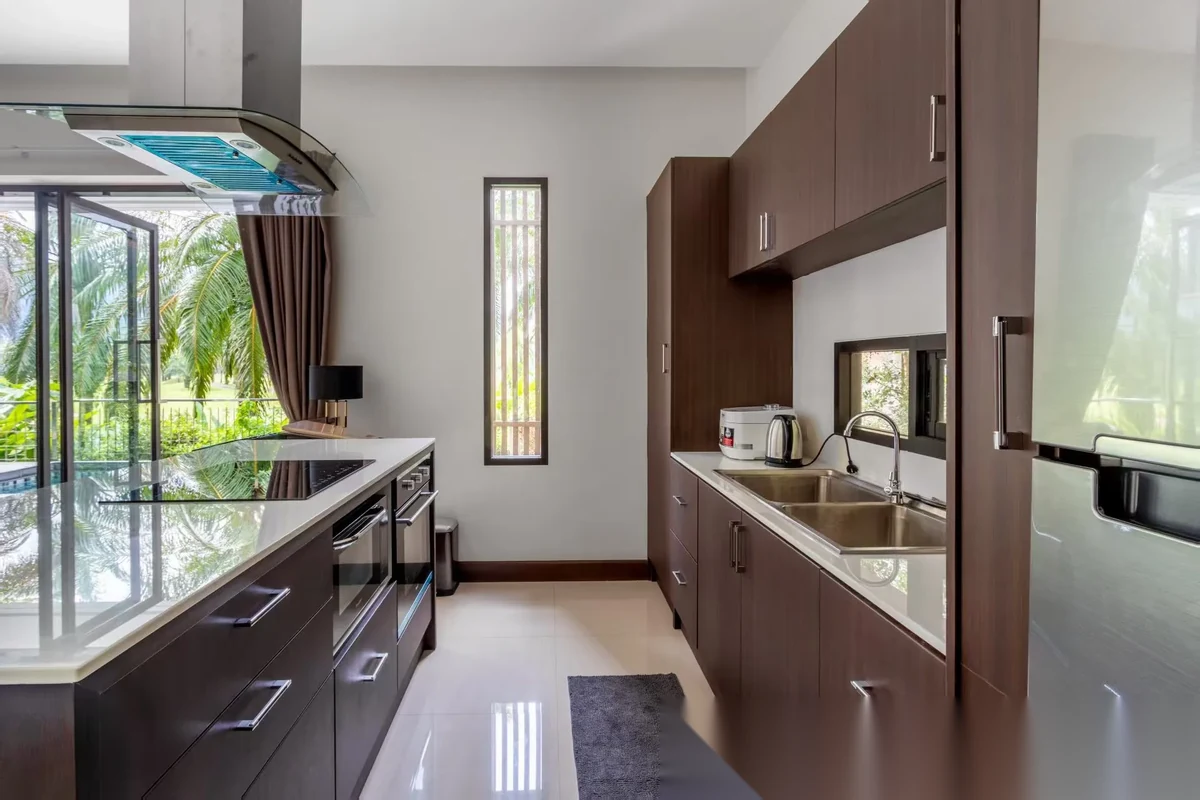 5 Bedroom Villa for sale at Loch Palm Golf Club complex · Kathu · Lake View — photo 5