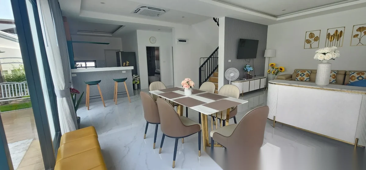 4 Bedroom Villa for sale at Suriyaporn Place complex · Chalong · Pool View — photo 3