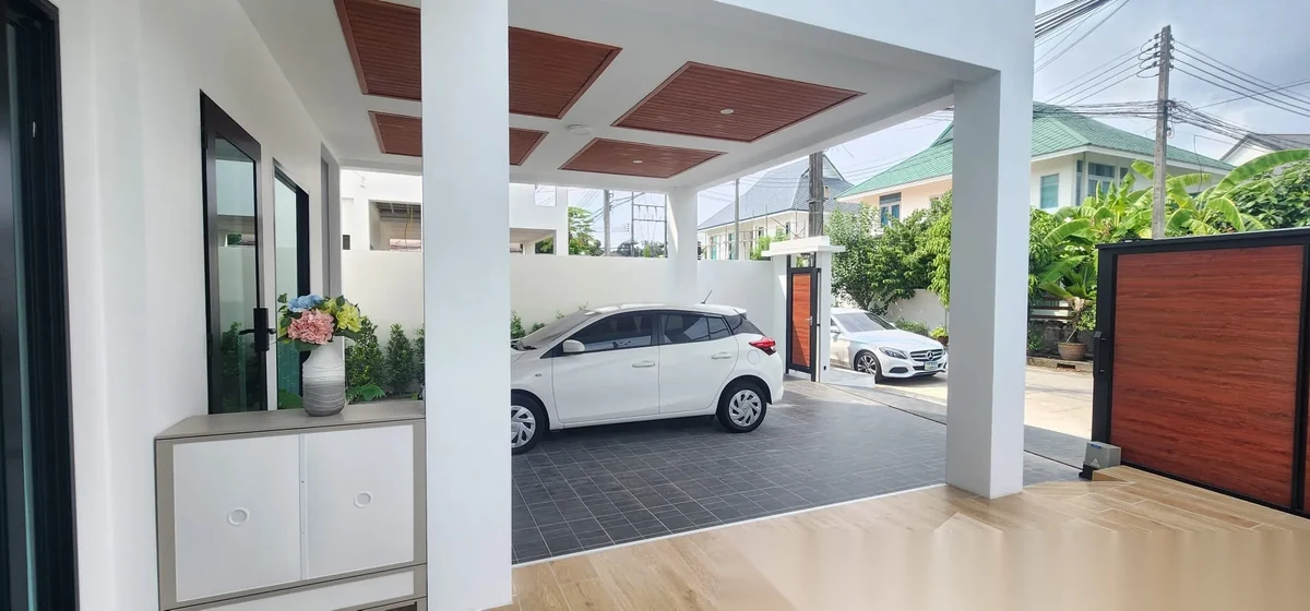 4 Bedroom Villa for sale at Suriyaporn Place complex · Chalong · Pool View — photo 7