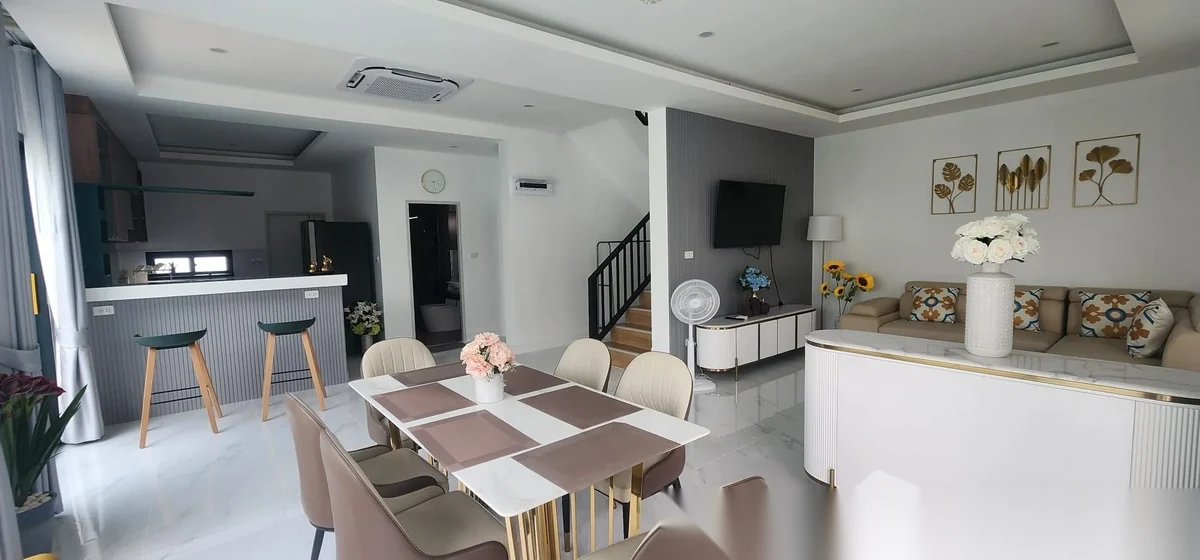 4 Bedroom Villa for sale at Suriyaporn Place complex · Chalong · Pool View — photo 8