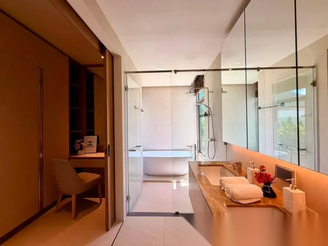 Вилла 3BR в комплексе The Ozone Campus Villa · Теп Красаттри · Вид на бассейн — фото 12