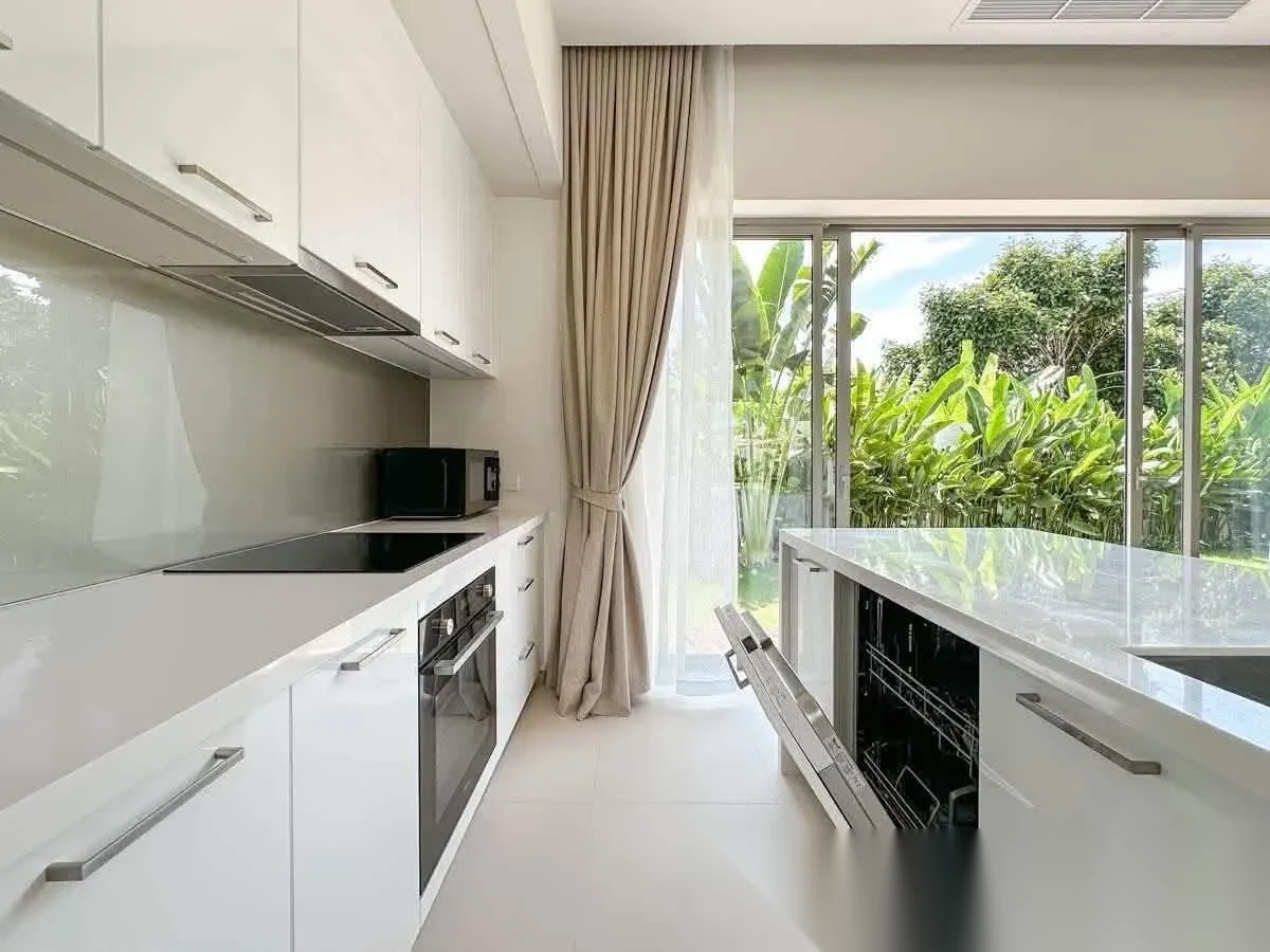 Вилла 3BR в комплексе Trichada Essence · Теп Красаттри · Вид на бассейн — фото 11