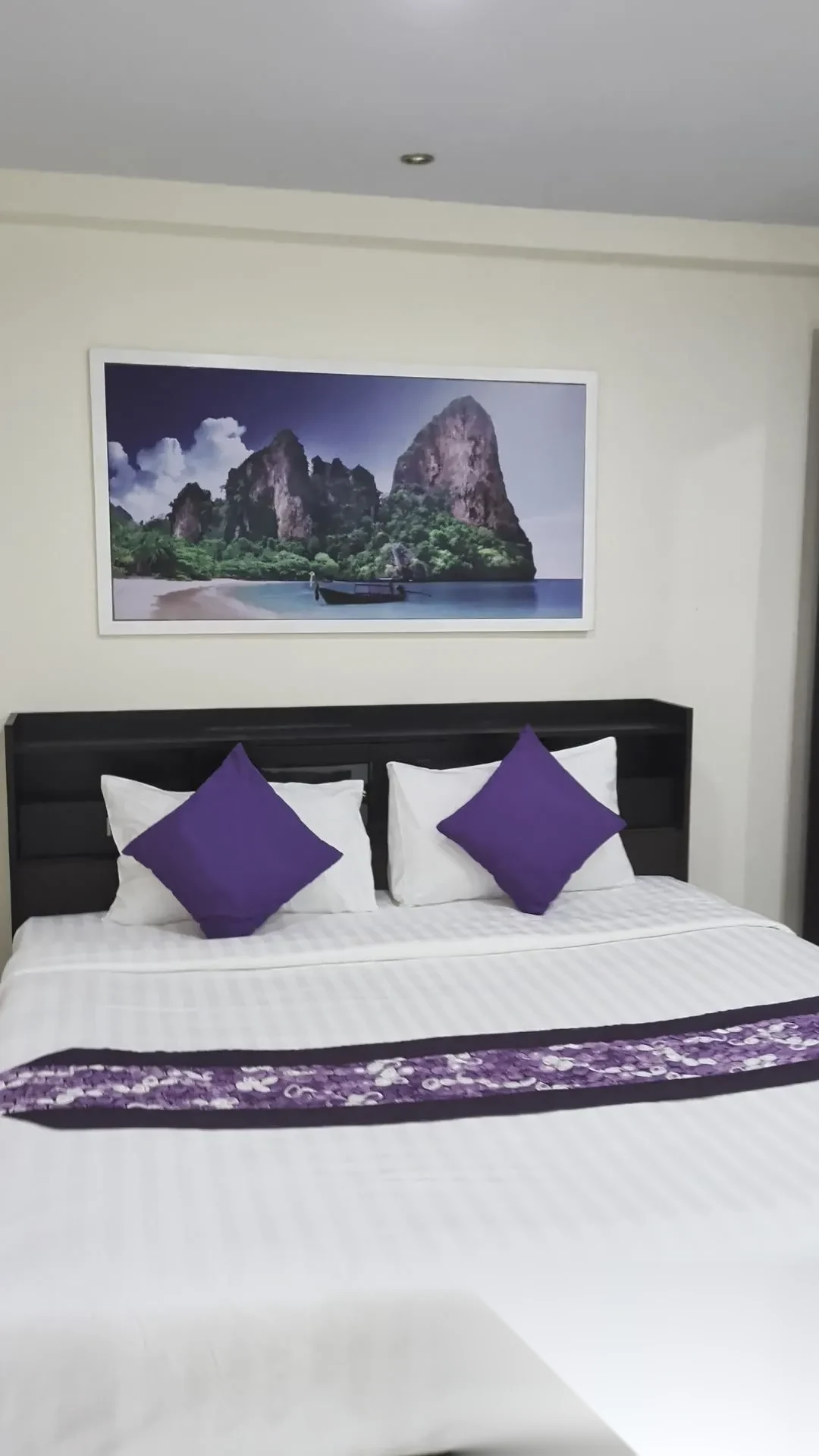 1 Bedroom Apartment for rent at Rawai Seaview Condominium complex · Rawai — photo 4