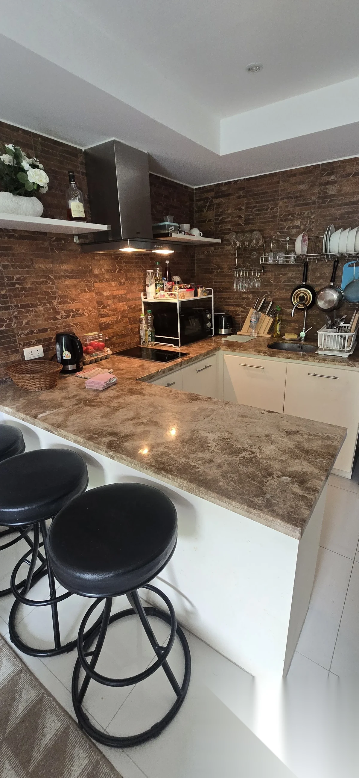 Апартаменты 1BR в ЖК Kata Ocean View · Карон · Частичный вид на море — фото 9