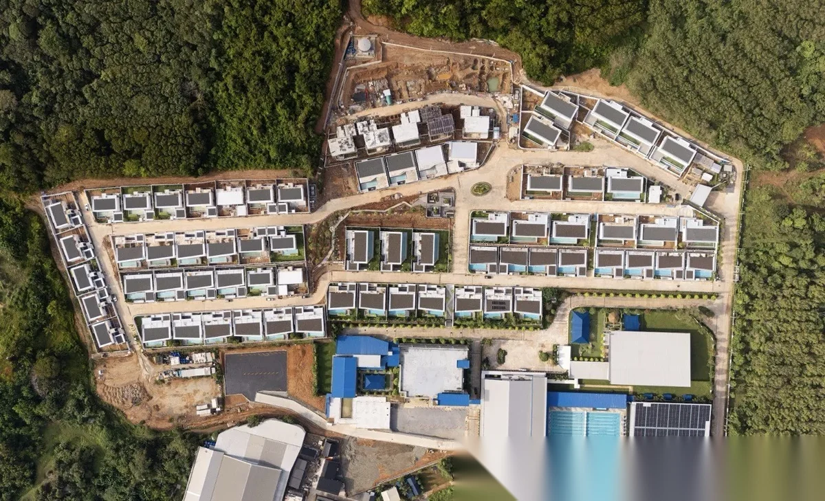 Вилла 4BR в комплексе Clover Residence · Си Сунтон · Выход к бассейну — фото 2