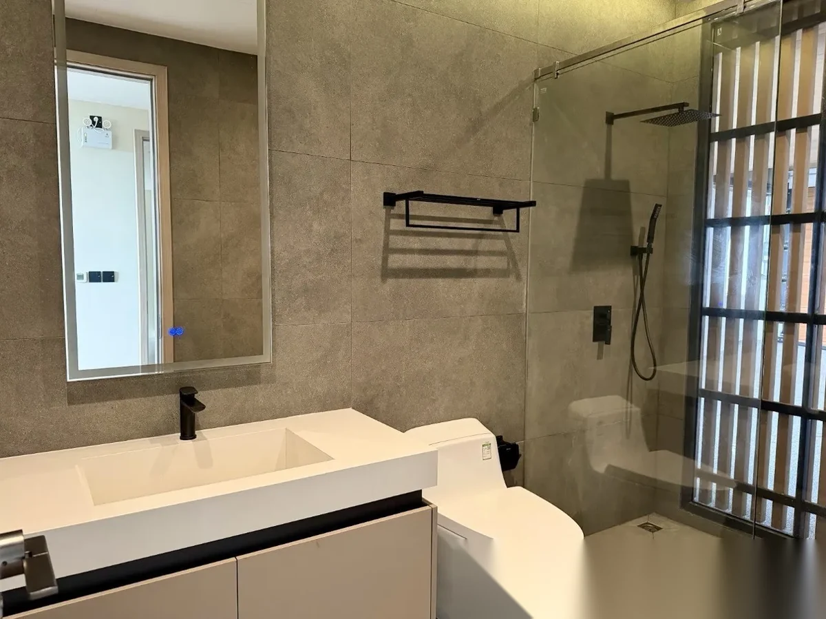 Вилла 4BR в комплексе Clover Residence · Си Сунтон · Выход к бассейну — фото 3