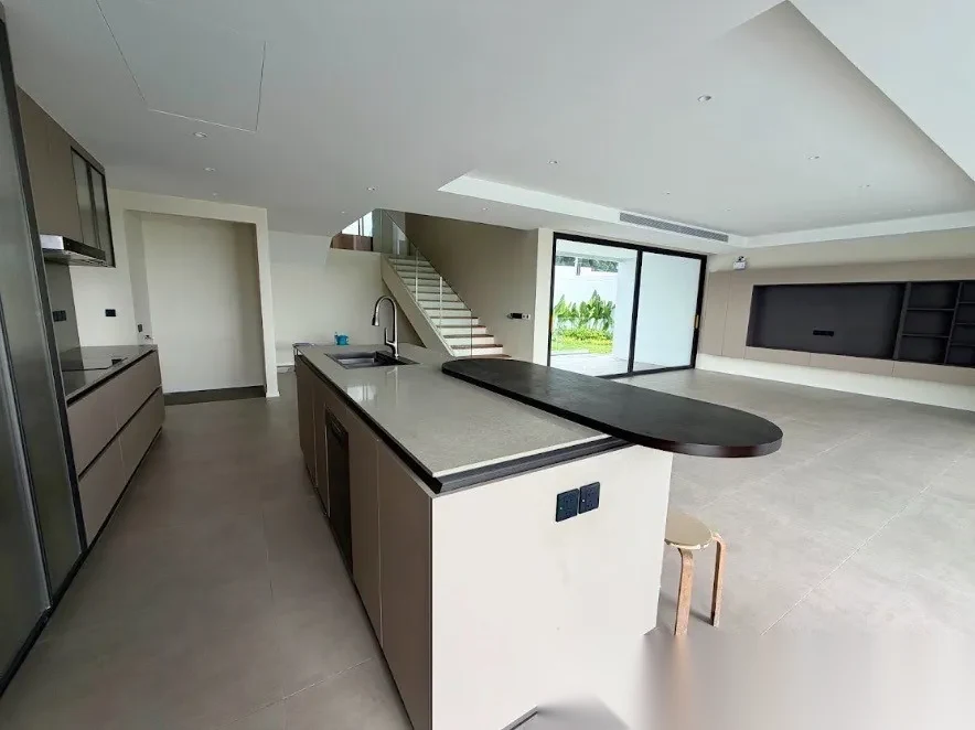 Вилла 4BR в комплексе Clover Residence · Си Сунтон · Выход к бассейну — фото 6