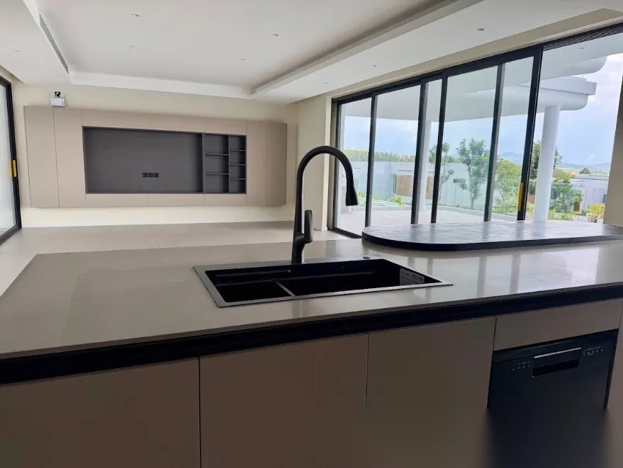 Вилла 4BR в комплексе Clover Residence · Си Сунтон · Выход к бассейну — фото 10