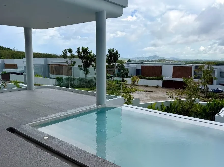 Вилла 4BR в комплексе Clover Residence · Си Сунтон · Выход к бассейну — фото 11
