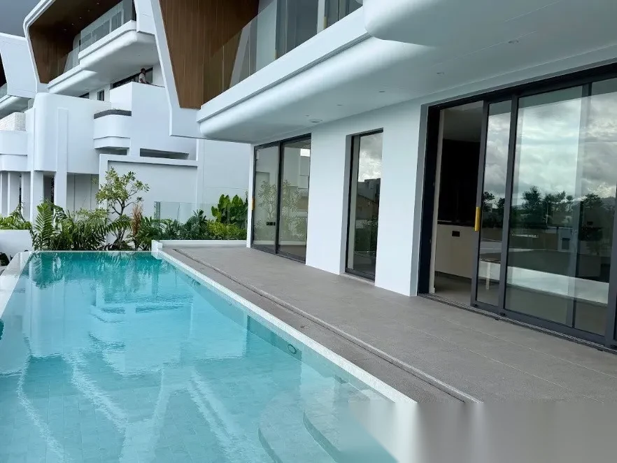 Вилла 4BR в комплексе Clover Residence · Си Сунтон · Выход к бассейну — фото 14