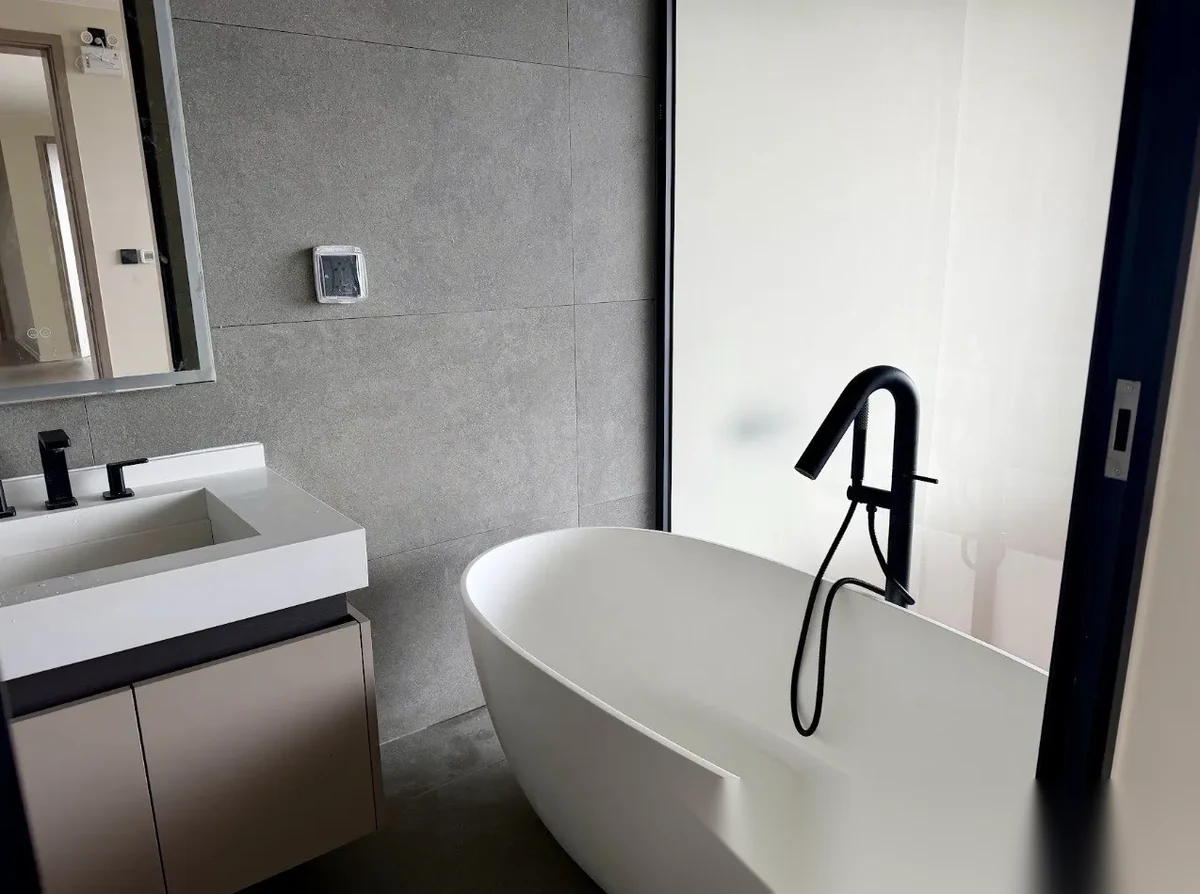 Вилла 4BR в комплексе Clover Residence · Си Сунтон · Выход к бассейну — фото 16