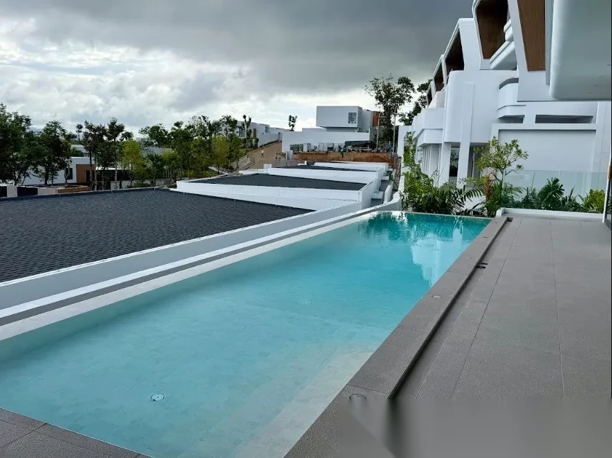 Вилла 4BR в комплексе Clover Residence · Си Сунтон · Выход к бассейну — фото 18