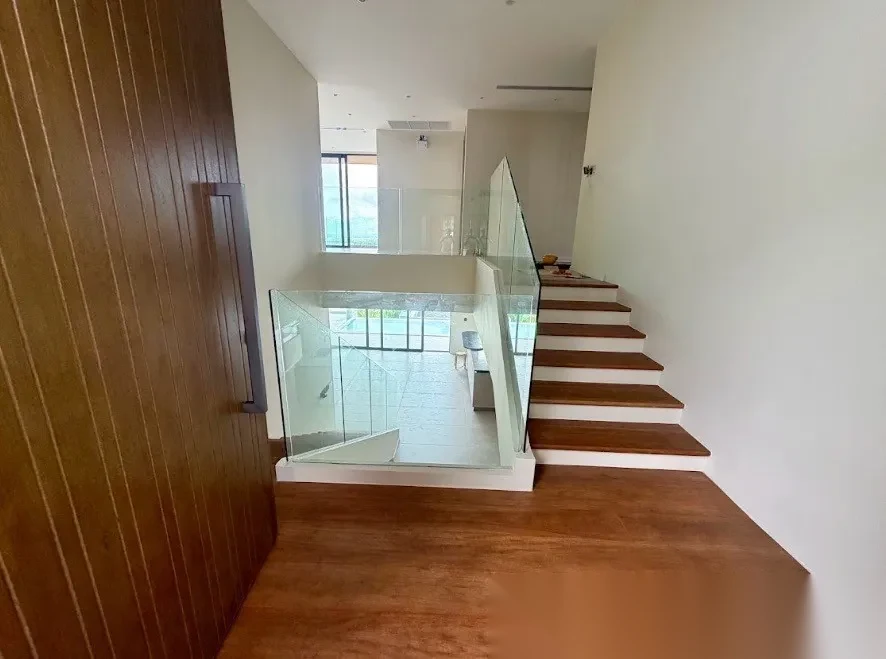 Вилла 4BR в комплексе Clover Residence · Си Сунтон · Выход к бассейну — фото 25