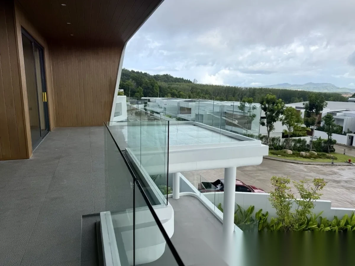 Вилла 4BR в комплексе Clover Residence · Си Сунтон · Выход к бассейну — фото 31