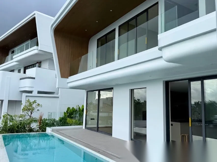 Вилла 4BR в комплексе Clover Residence · Си Сунтон · Выход к бассейну — фото 32