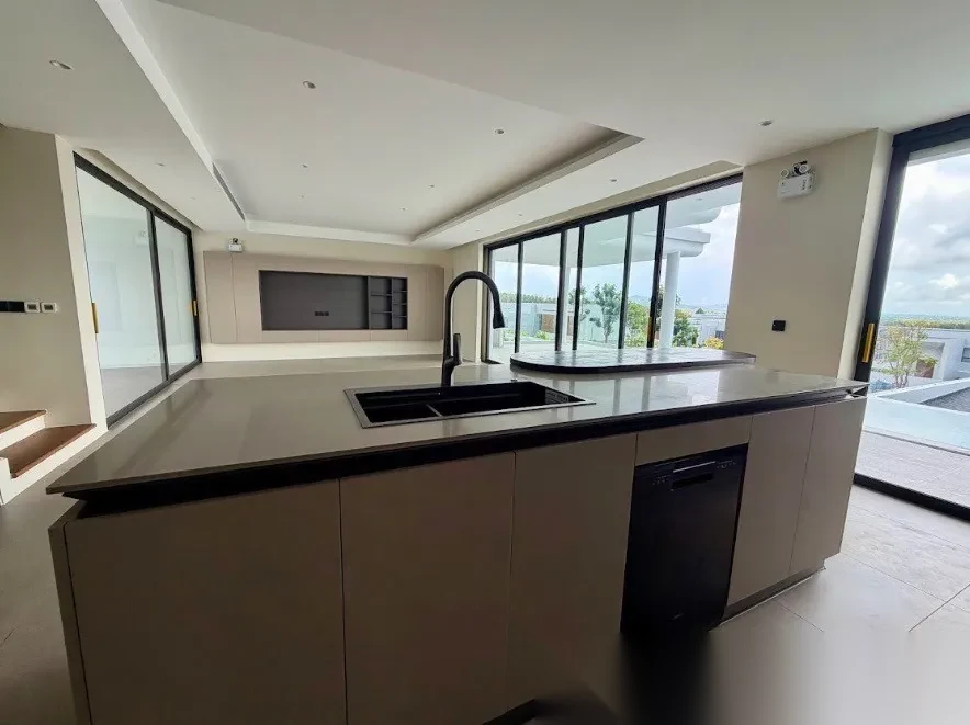 Вилла 4BR в комплексе Clover Residence · Си Сунтон · Выход к бассейну — фото 37