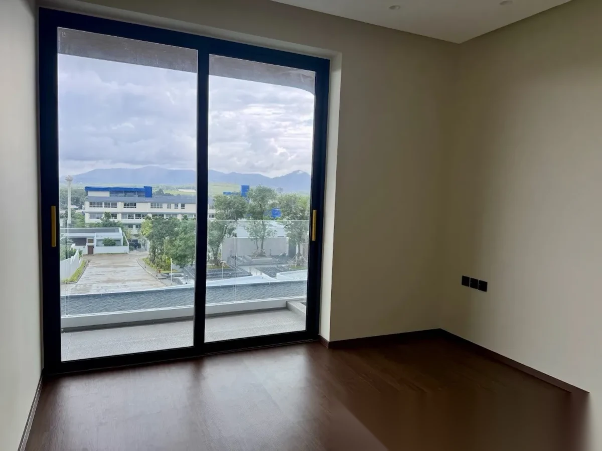 Вилла 4BR в комплексе Clover Residence · Си Сунтон · Выход к бассейну — фото 39