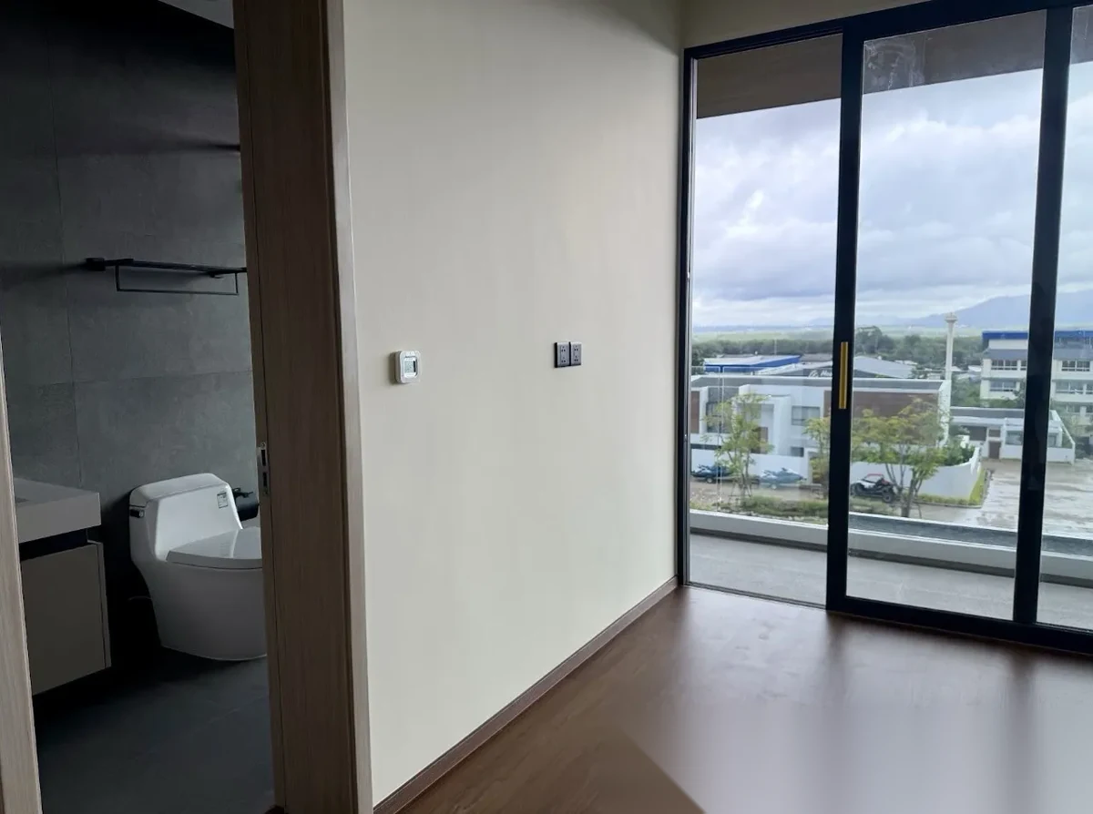 Вилла 4BR в комплексе Clover Residence · Си Сунтон · Выход к бассейну — фото 46