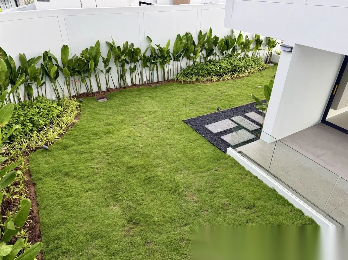 Вилла 4BR в комплексе Clover Residence · Си Сунтон · Выход к бассейну — фото 47