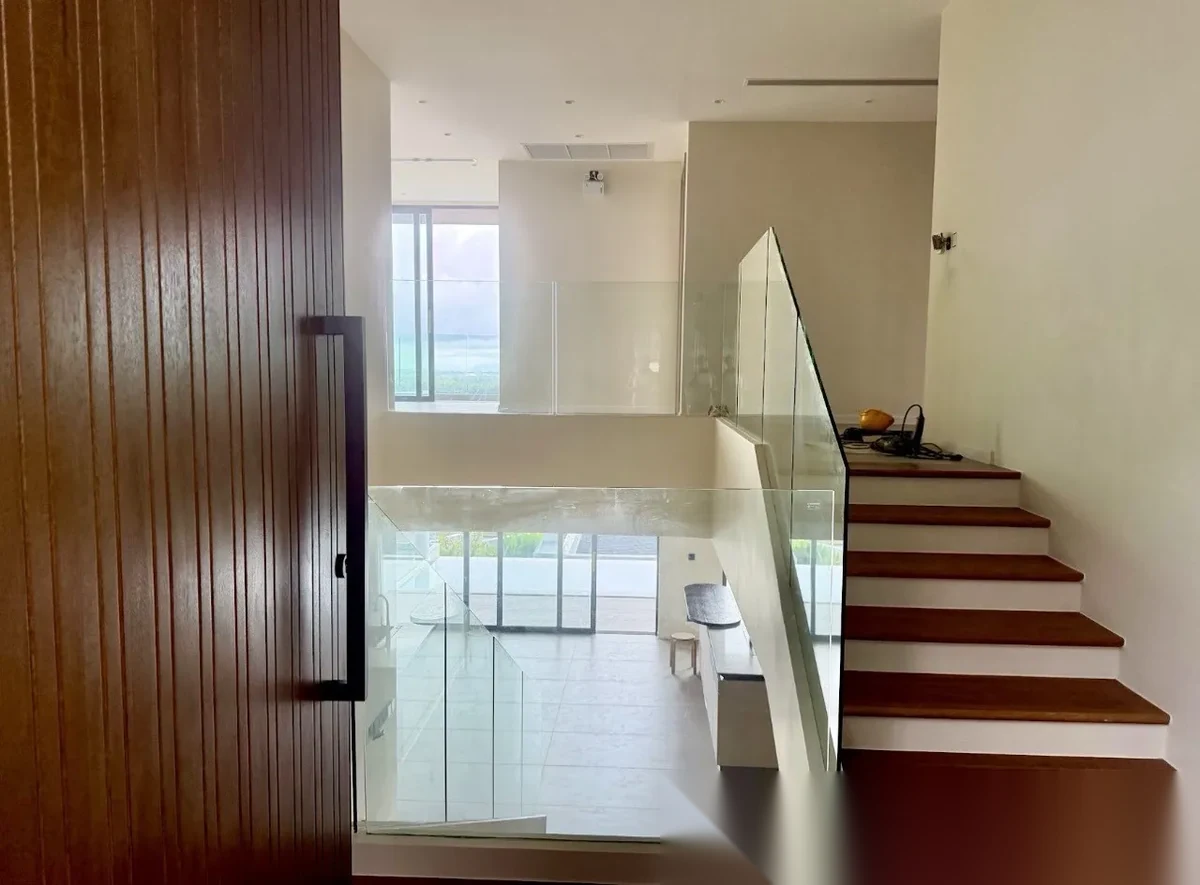 Вилла 4BR в комплексе Clover Residence · Си Сунтон · Выход к бассейну — фото 48