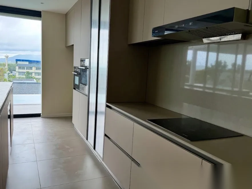 Вилла 4BR в комплексе Clover Residence · Си Сунтон · Выход к бассейну — фото 63