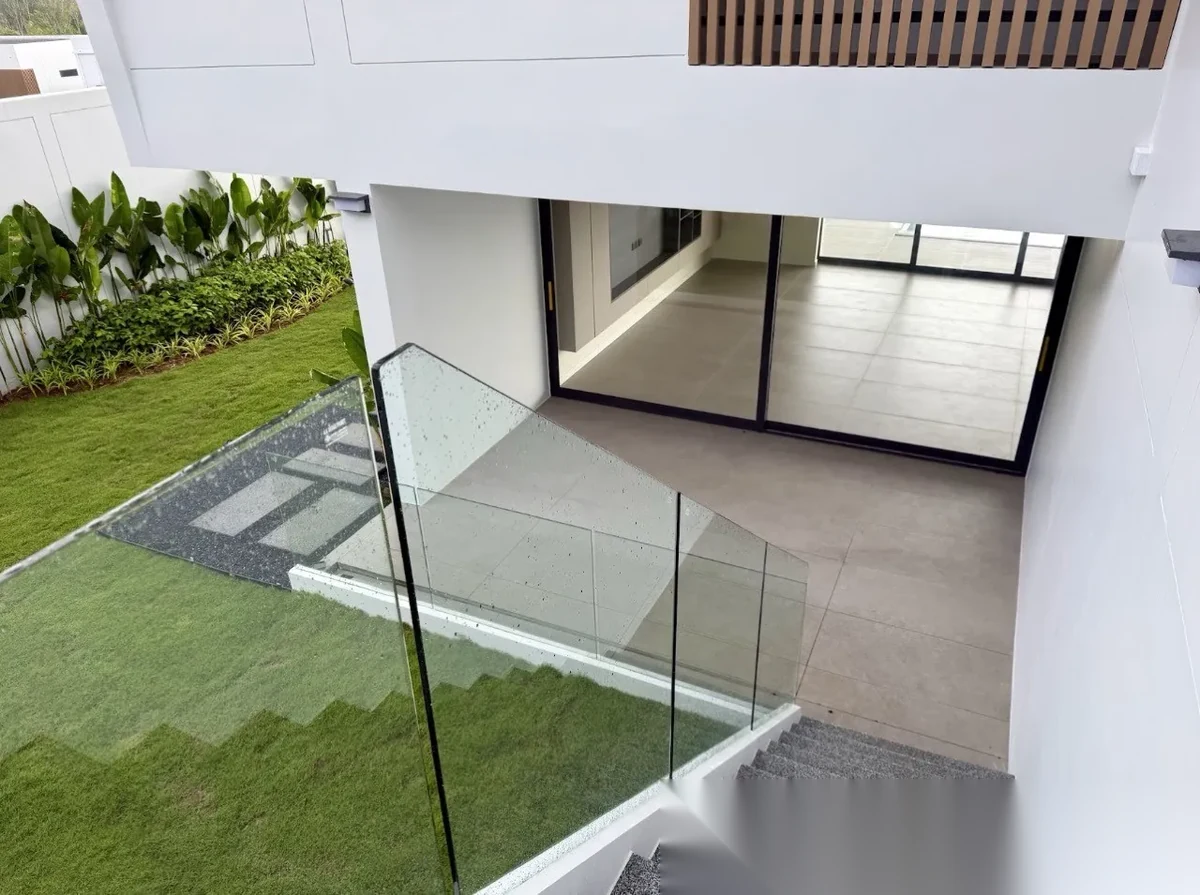 Вилла 4BR в комплексе Clover Residence · Си Сунтон · Выход к бассейну — фото 66