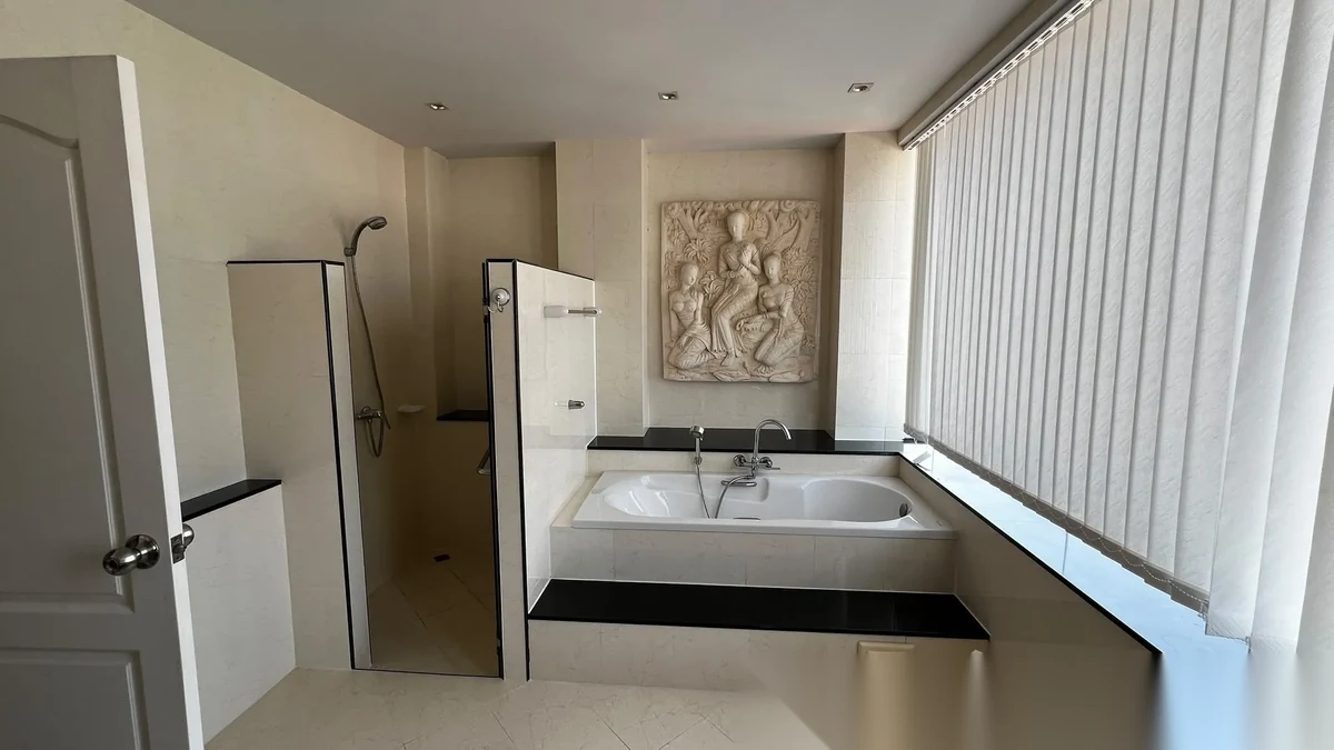 Апартаменты 3BR в ЖК Patong Loft · Патонг · Частичный вид на море — фото 17