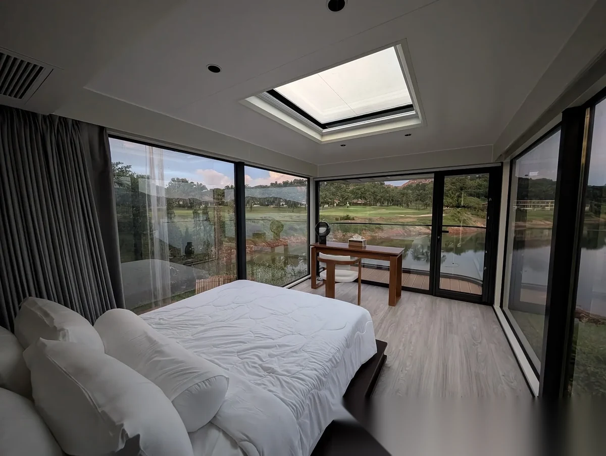 Вилла 4BR в комплексе Loch Palm Golf Club · Кату · Вид на озеро