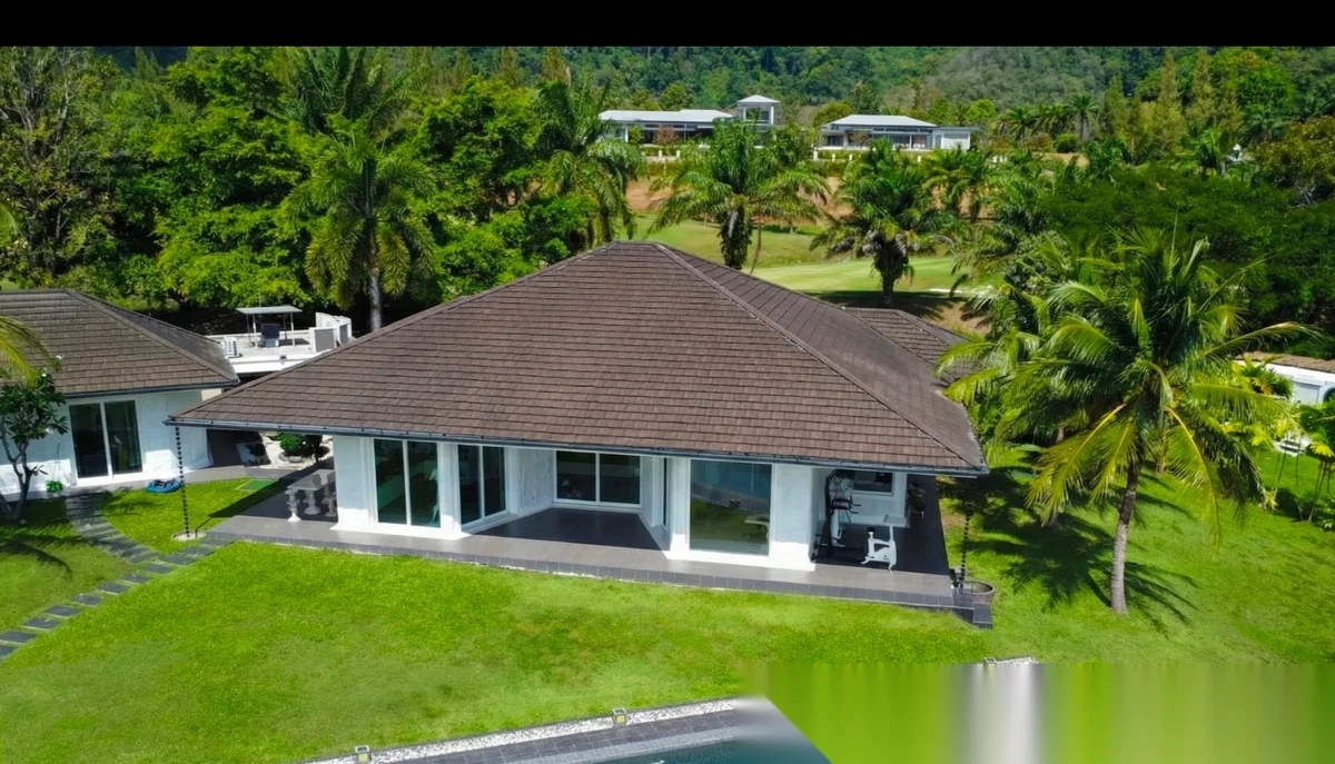 Вилла 4BR в комплексе Loch Palm Golf Club · Кату · Вид на озеро — фото 11
