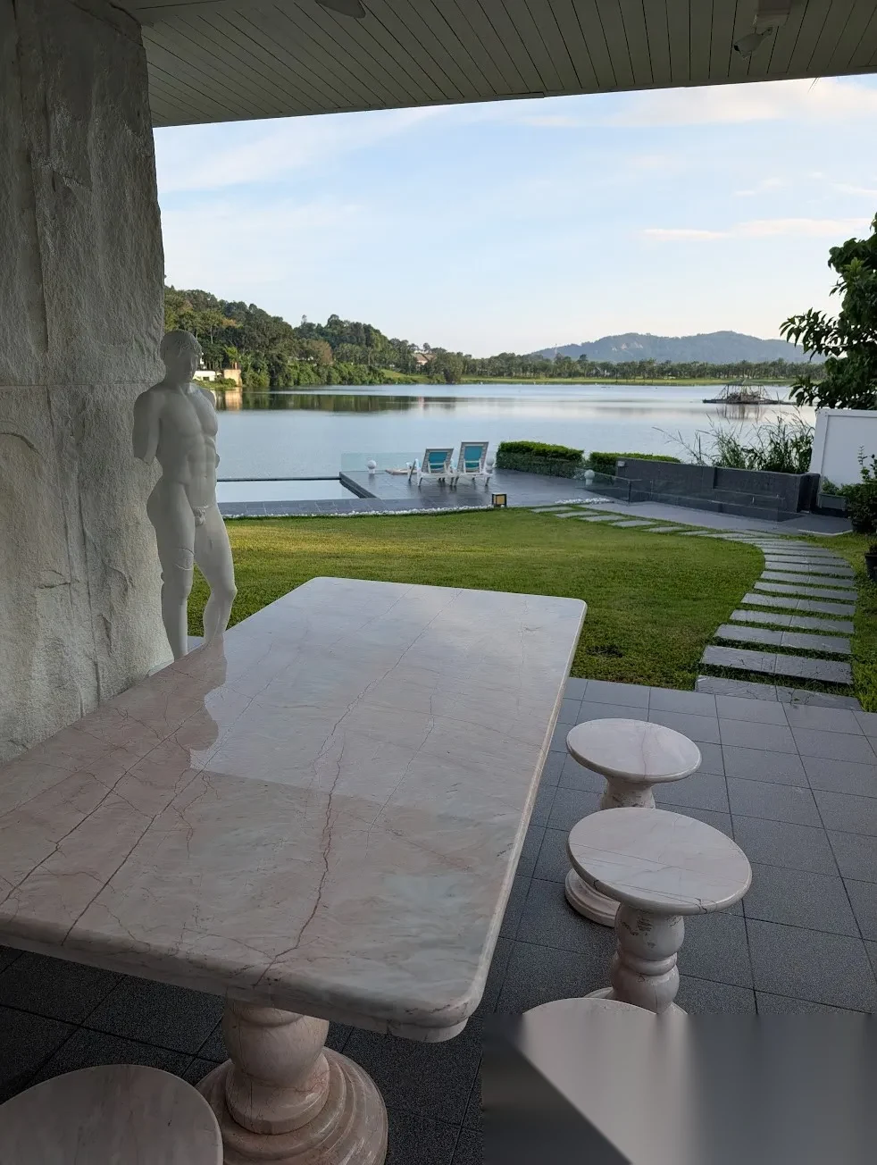 Вилла 4BR в комплексе Loch Palm Golf Club · Кату · Вид на озеро — фото 14