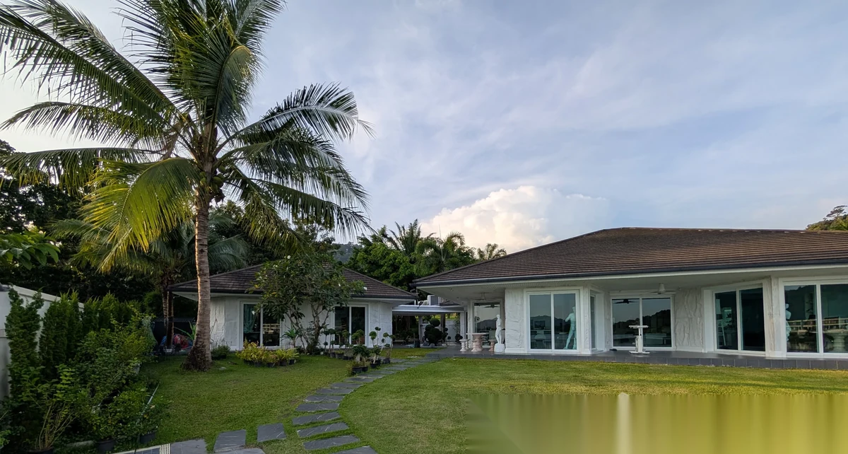 Вилла 4BR в комплексе Loch Palm Golf Club · Кату · Вид на озеро — фото 15