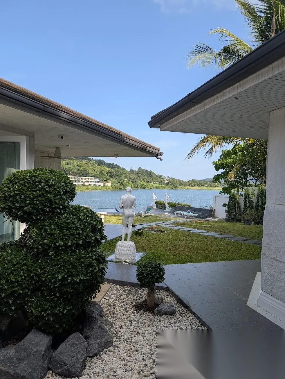Вилла 4BR в комплексе Loch Palm Golf Club · Кату · Вид на озеро — фото 16