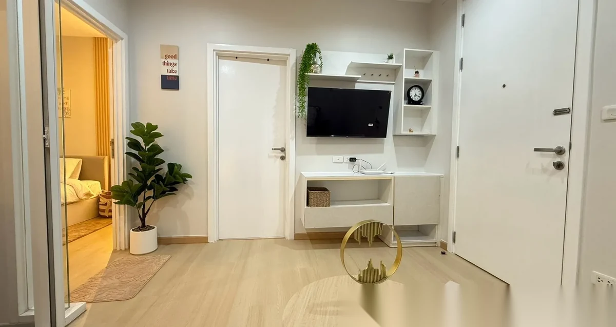 Апартаменты 1BR в ЖК The Base Uptown · Пхукет-таун · Вид на бассейн