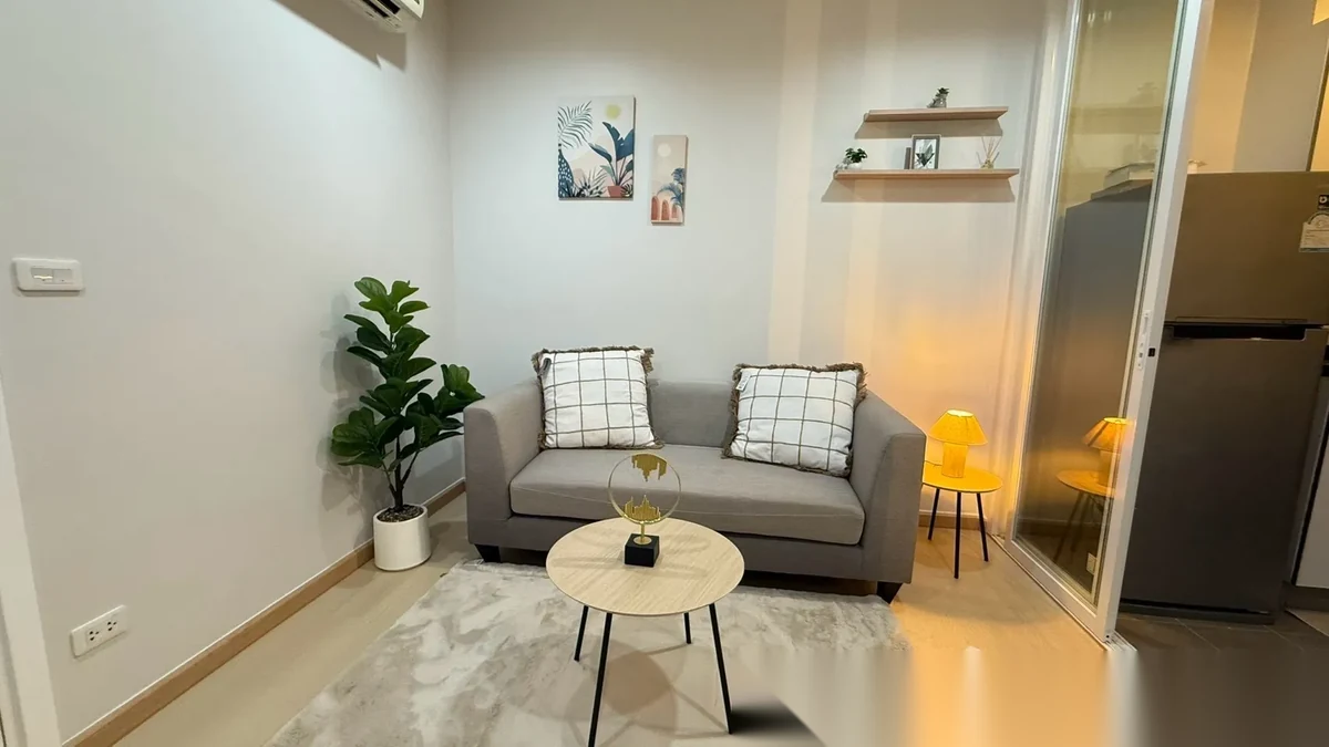 Апартаменты 1BR в ЖК The Base Uptown · Пхукет-таун · Вид на бассейн — фото 2