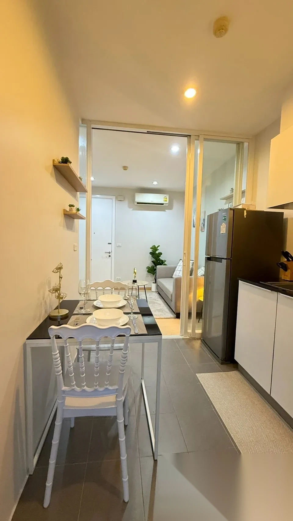 Апартаменты 1BR в ЖК The Base Uptown · Пхукет-таун · Вид на бассейн — фото 4