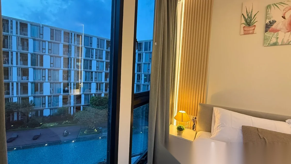 Апартаменты 1BR в ЖК The Base Uptown · Пхукет-таун · Вид на бассейн — фото 7