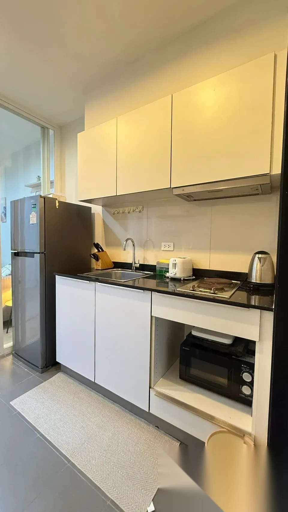 Апартаменты 1BR в ЖК The Base Uptown · Пхукет-таун · Вид на бассейн — фото 8