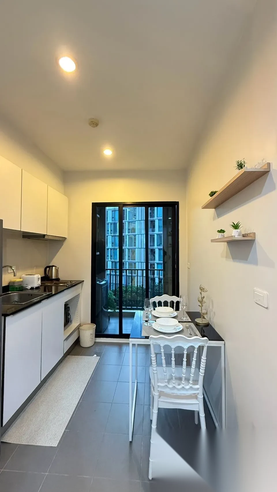 Апартаменты 1BR в ЖК The Base Uptown · Пхукет-таун · Вид на бассейн — фото 9