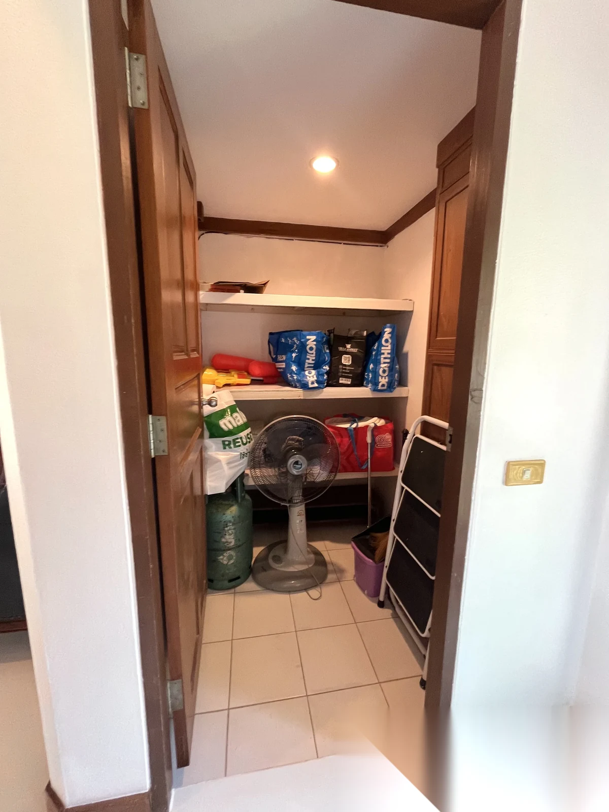 3 Bedroom Villa for rent at Nai Harn Baan Bua complex · Rawai · Lake View — photo 8