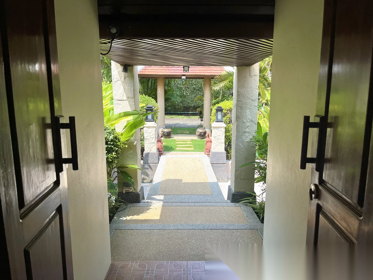 3 Bedroom Villa for rent at Nai Harn Baan Bua complex · Rawai · Lake View — photo 9