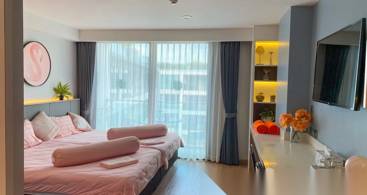 Апартаменты студия в ЖК VIP Kata Condominium 2 · Карон · Вид на бассейн
